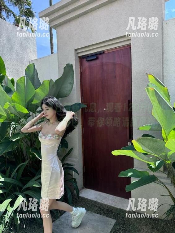微密圈 - 夏日清新气息，观看120斤的小王同学白衬衫图包，带你领略清新风貌！