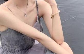 在Bangni邦尼的私拍写真中探索家有女仆的优雅与温馨