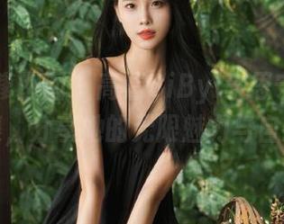 Feilin嗲囡囡 – 高清SiByl李思宁比基尼写真集，分享她的无限魅力与自信展现