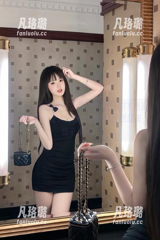 Feilin嗲囡囡-施忆佳KITTY Feilin嗲囡囡 - 这组施忆佳KITTY短裤写真套图,让人对夏天的热情又燃起来,快来享受!
