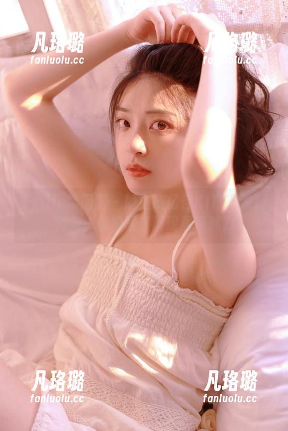 Feilin嗲囡囡 - 博主施忆佳KITTY独特视角，私拍写真展现居家魅力