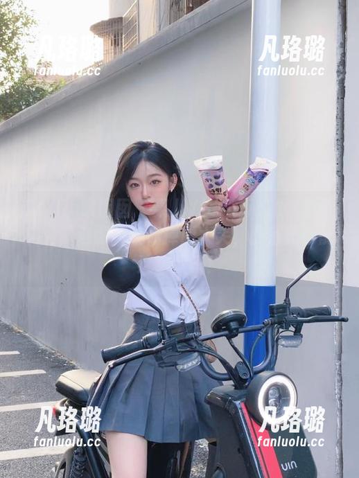 Feilin嗲囡囡-果儿Victoria Feilin嗲囡囡 - 果儿Victoria的教室写真:精选图片让你捧腹大笑,教室里也能这么欢乐!