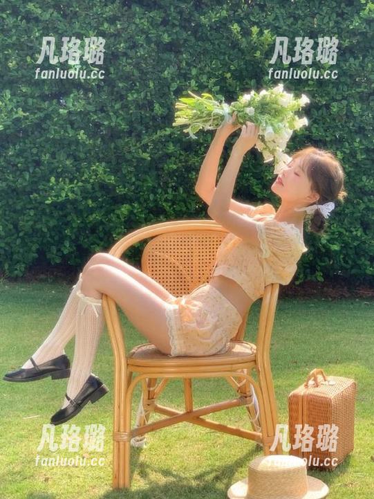 GIRLT果团网-裴希西 GIRLT果团网 - 裴希西的棉袜作品属于图库中的时尚波澜,为你的造型增添更多魅力