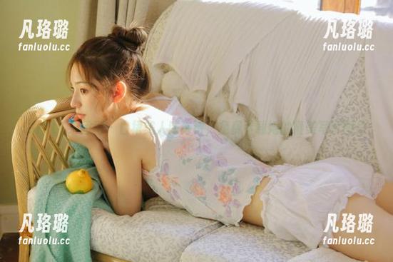 GIRLT果团网 - 白裙美人陈诗诗，免费下载她的精美写真图片