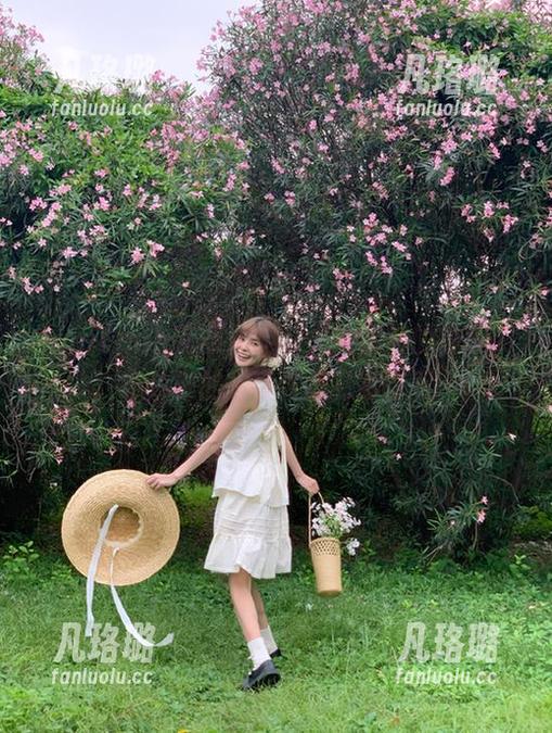 HuaYang花漾-小热巴 HuaYang花漾 - 定制礼服背后的故事:小热巴的写真作品精彩瞬间