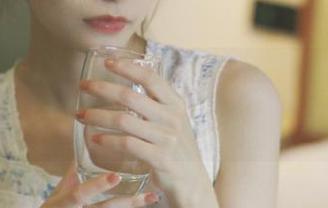 微密圈 – 探索最新美图，Jessie婕西的灰丝写真揭示时尚与优雅的完美交融！