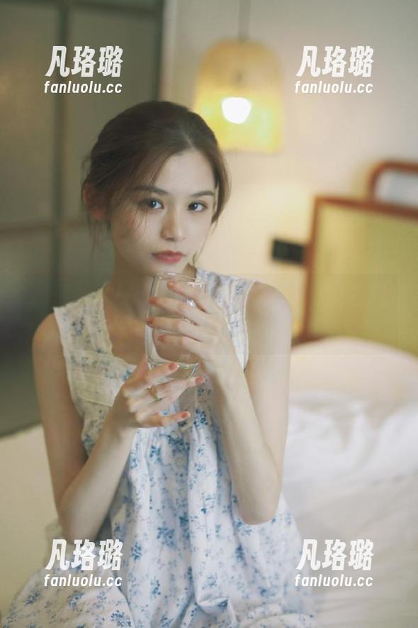 Jessie婕西 微密圈 - 探索最新美图,Jessie婕西的灰丝写真揭示时尚与优雅的完美交融!
