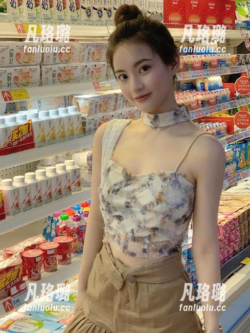 K酱精彩泳衣高清作品集：与清澈海水为伴，奏响夏日欢歌