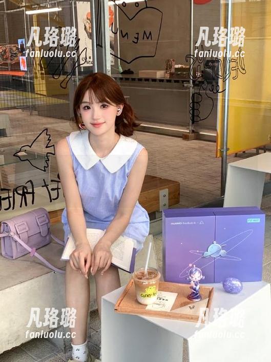 MFStar模范学院 - 熊吖BOBO倾情演绎，最新白丝套图传递出独特的艺术魅力！