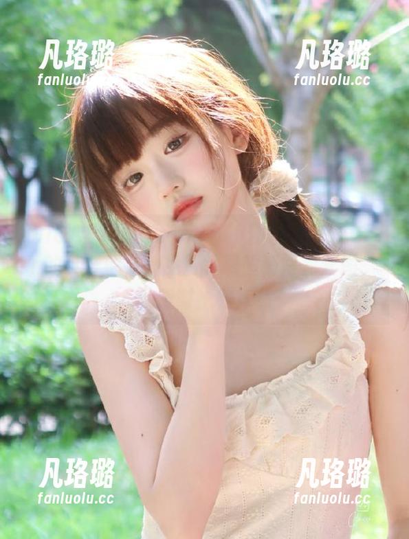 MICAT猫萌榜 - 感受K8傲娇萌萌Vivian的可爱魅力，免费领取超萌写真套图，限时抢购！