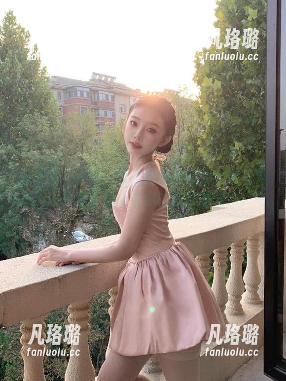 微密圈 - MIYA的连体瑜伽套装全套写真，免费下载点亮你的健身时光！