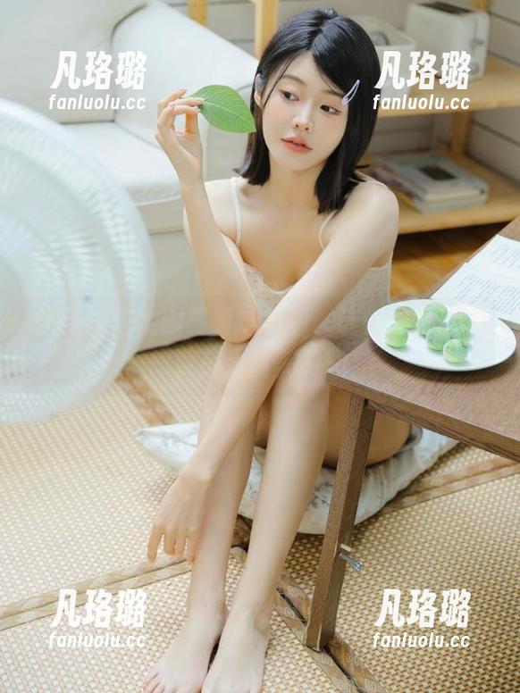 喵糖映画大眼睛萌妹美图，让你的壁纸瞬间变身为甜美幻想！