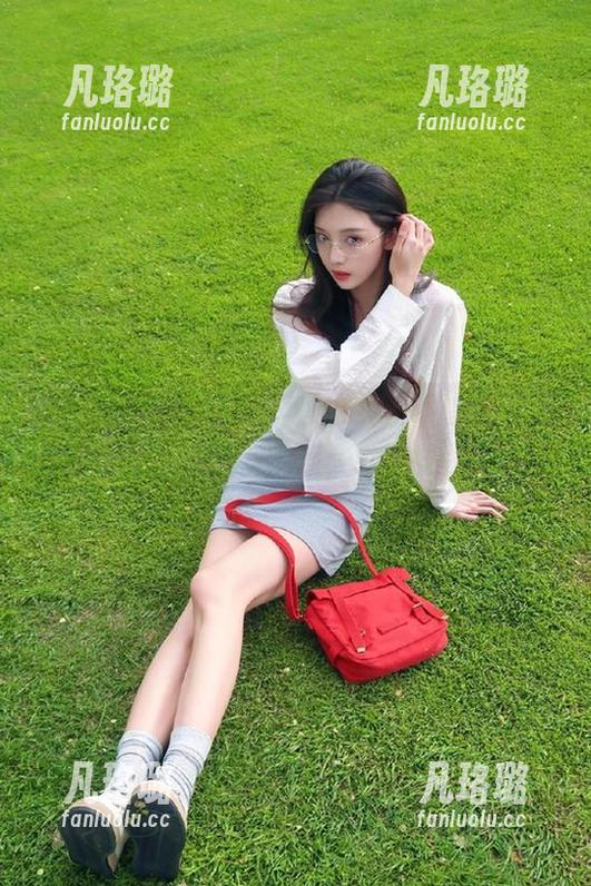 MiiTao蜜桃社 - 雪梨sherry独家美足写真作品，快来网盘下载，享受视觉盛宴！