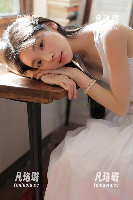 MyGirl美媛馆 - 于大乔私拍美足原图，带来令人心动的视觉盛宴