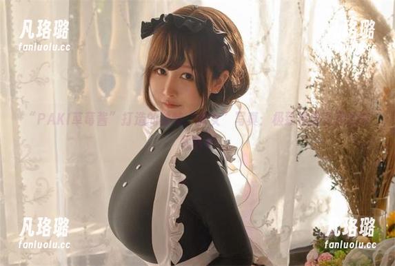 PAKI草莓酱 “PAKI草莓酱”打造的独特“修女”写真:极致视觉资源的时代标杆