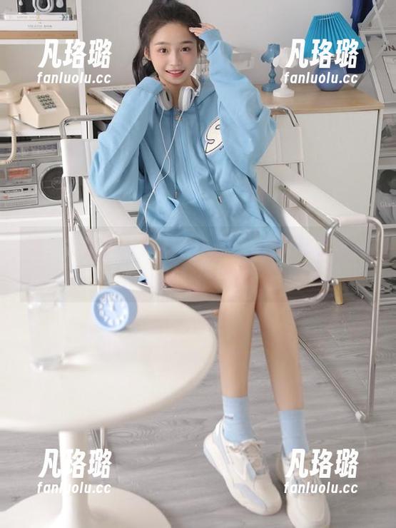 绝美护士装写真：PingPing艾达王作品集原图解密