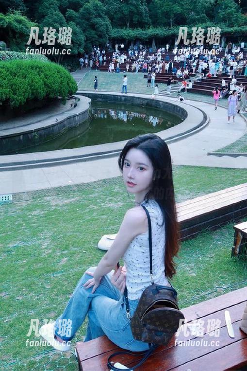 QingDouKe青豆客 - Una尤娜姐姐图包里的无圣光写真，释放你的内心艺术家