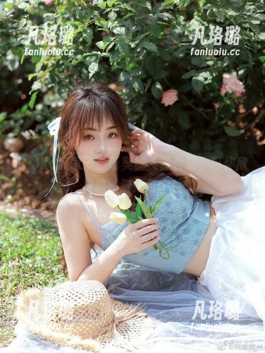 Rioko凉凉子最新美腿资源合集，带你欣赏她的时尚与个性