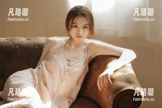 探索Sira(시라)的日常生活：私拍写真中的那些动人瞬间