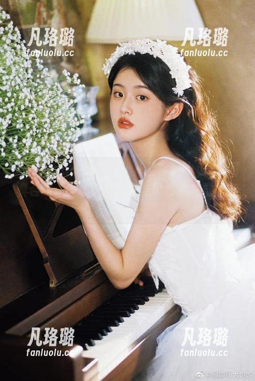 TouTiao头条女神 - 杨漫妮baby皮衣写真合集：一场关于时尚与个性的视觉盛宴精选