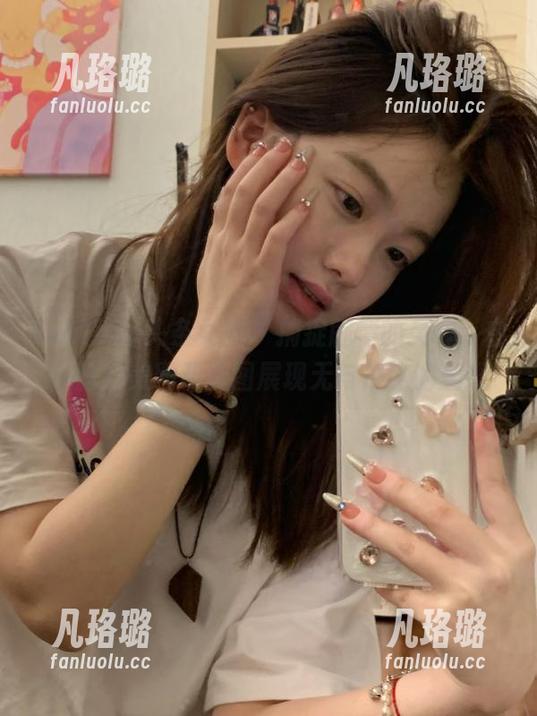 TouTiao头条女神 - 捕捉剧情的灵魂，白一晗的美图和套图展现无与伦比的美感