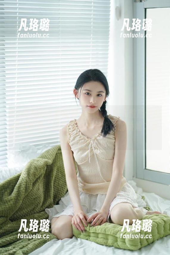 TouTiao头条女神-穆菲菲 TouTiao头条女神 - 穆菲菲内衣性感作品在线欣赏,带你领略无与伦比的娇媚之姿!