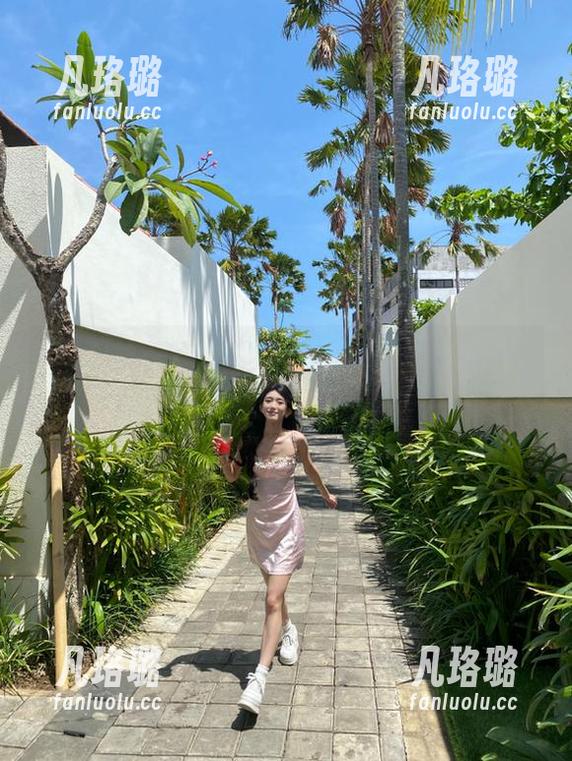 UGirls尤果网 - 刘天天的高清护士写真作品，展现护理的优雅与细腻