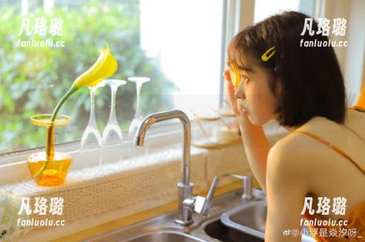 UGirls尤果网 - 尤娜娜校园写真，美图描绘梦幻青春的美好时光