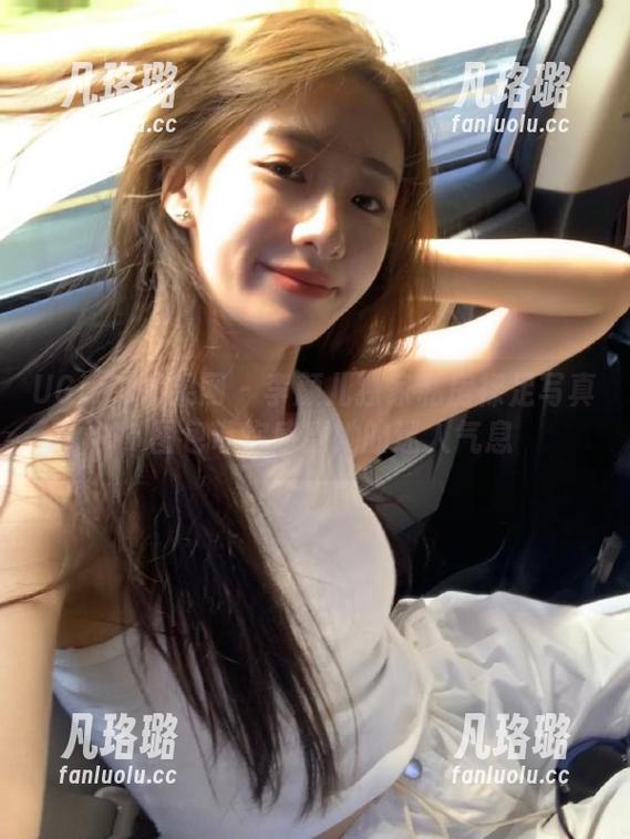 UGirls尤果网-李颜儿 UGirls尤果网 - 李颜儿独家私房裸足写真,图包带你感受她的迷人气息