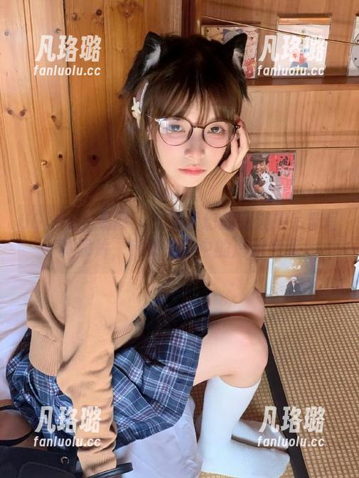 UGirls尤果网-萌琪琪 UGirls尤果网 - 柔美梦幻的萌琪琪吊带写真照片,宛如晨曦中的清新气息
