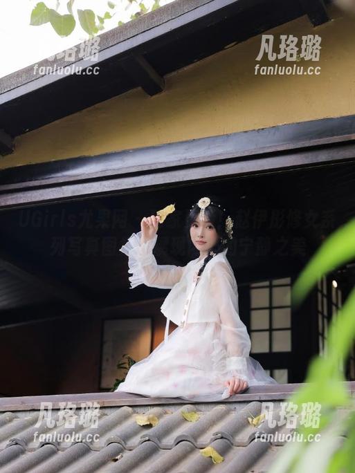 UGirls尤果网 - 独家更新！赵伊彤修女系列写真图集，展现内心的宁静之美