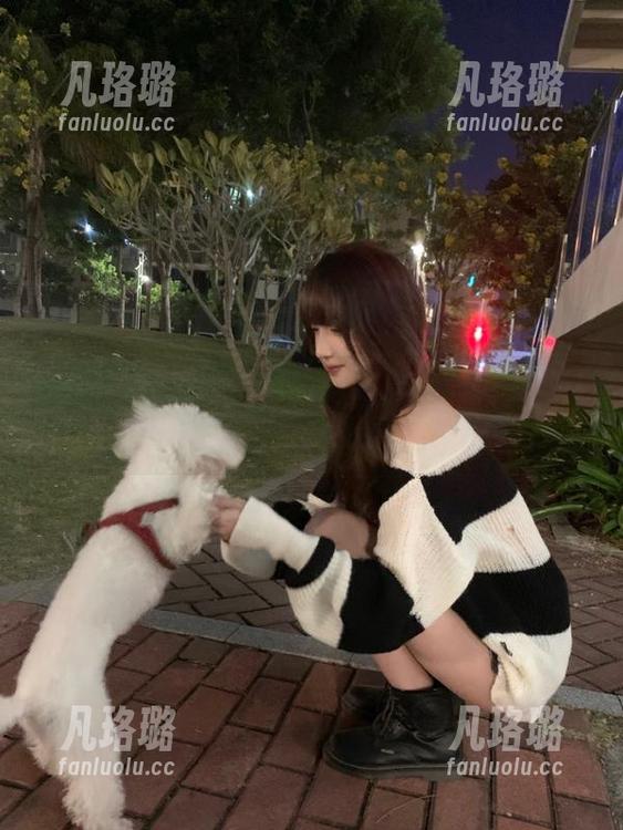 UGirls尤果网 - 来看看陈雅漫的制服高清写真分享，展现她的青春与个性魅力！