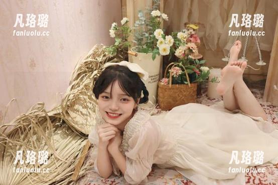 UGirls尤果网 - 齐贝贝定制套装图集，时尚穿搭又何须千篇一律？