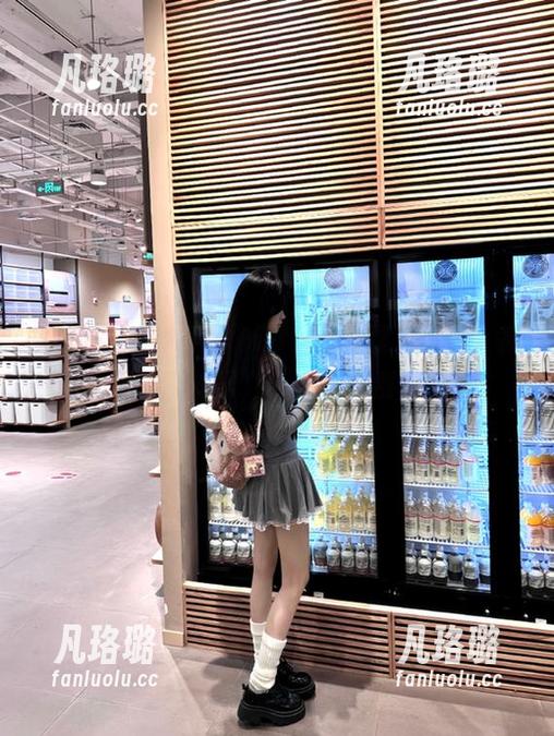 Xiuren秀人网-M梦baby Xiuren秀人网 - M梦baby夏日之旅,高清原图资源汇聚,带你领略别样风情!