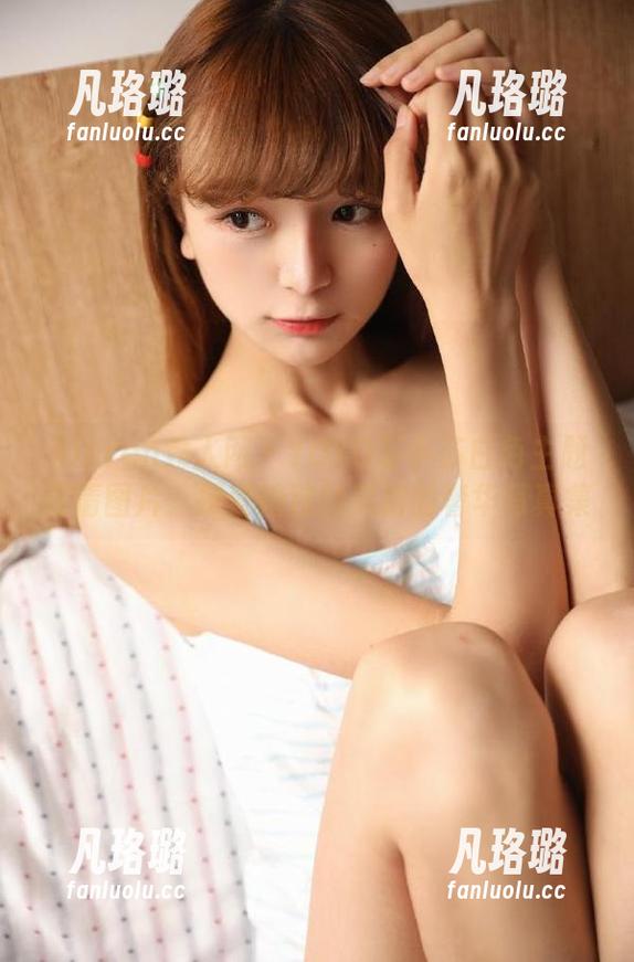 Xiuren秀人网 - YOYO苏小苏白色主题高清图片：探索她独特风格的奢华写真集