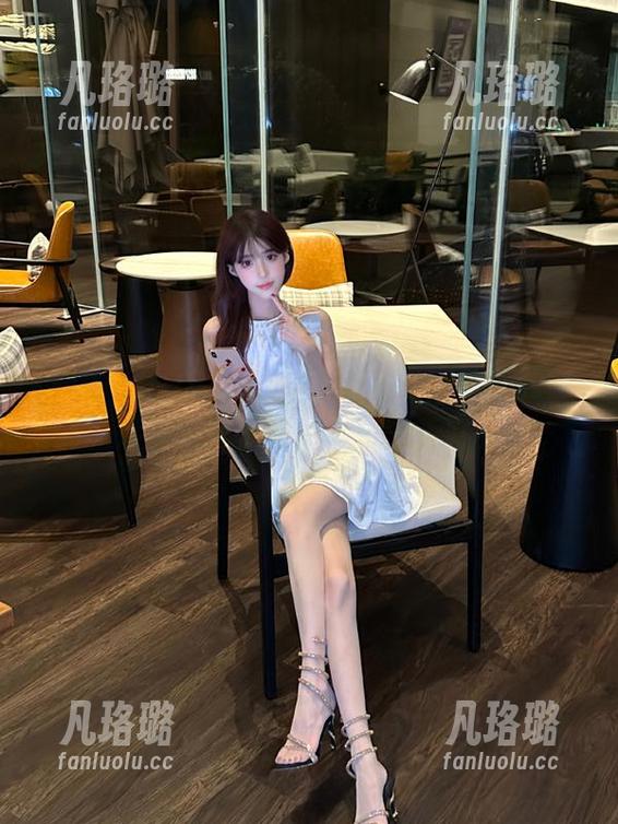 Xiuren秀人网 - fairy如歌短裤系列：精选图包揭示夏季穿搭的无限可能