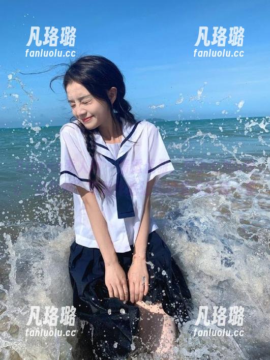 Xiuren秀人网 - 清透优雅，伊小七MoMo“白衬衫”写真作品让你的夏天清凉一夏