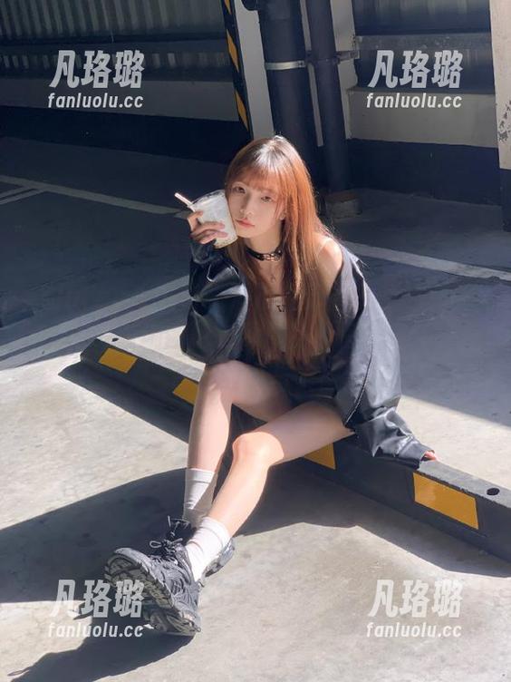 Xiuren秀人网 - 展现生活中的优雅张思允Nice瑜伽图包，深度解析每一个动作的背后故事与美感