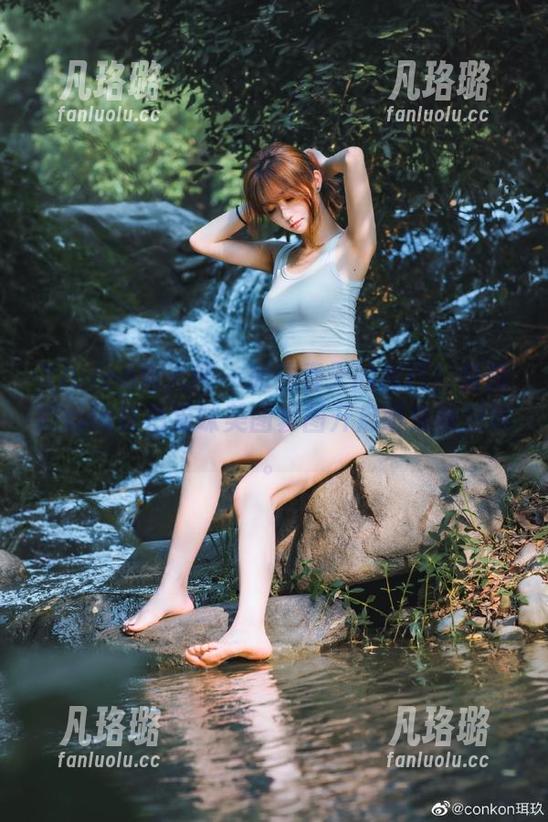 Xiuren秀人网 - 抓住春天的尾巴！徐微微mia粉色猫咪美图套图开启萌宠新篇章。