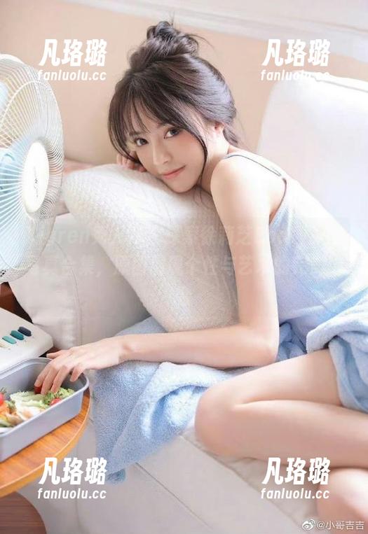 Xiuren秀人网 - 探索徐莉芝Booty教室写真合集，原图展现个性与艺术的完美结合