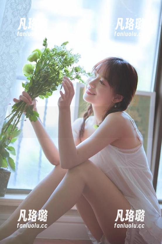 Xiuren秀人网-慧敏Vivi Xiuren秀人网 - 精选图片展现慧敏Vivi的纯白主题,带你领略不一样的视觉盛宴