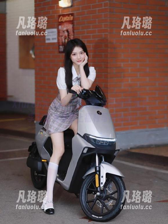 Xiuren秀人网-李七喜 Xiuren秀人网 - 漫步在夏天的阳光下,李七喜为你奉上福利写真精品!