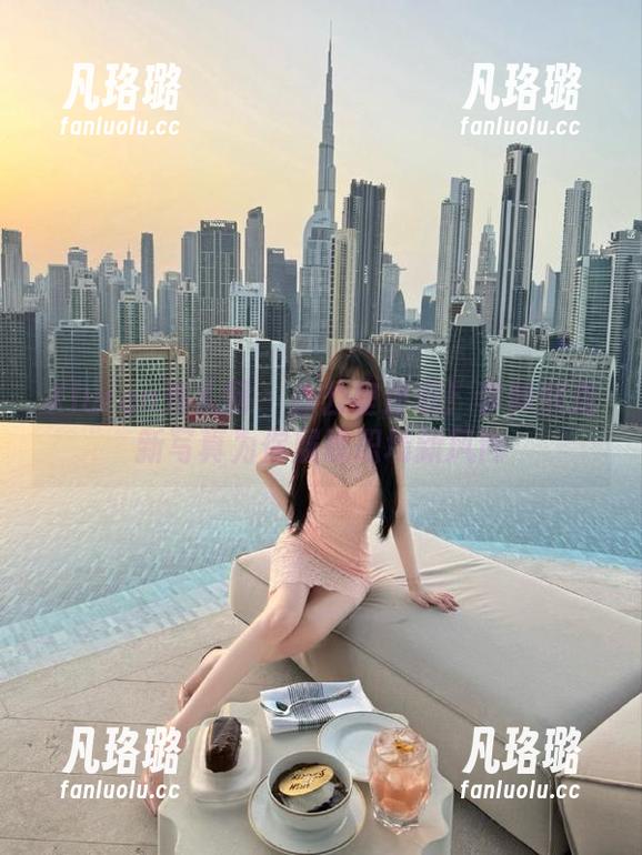 Xiuren秀人网 - 办公室逆袭！李梓熙最新写真为你展现职场新风尚