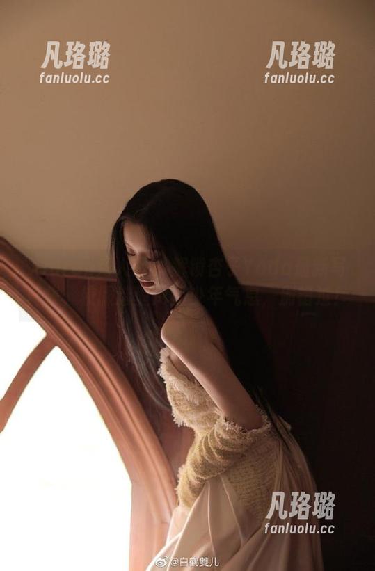 Xiuren秀人网 - 解锁杏子Yada最新写真集，校服造型尽显少年气息，别错过！