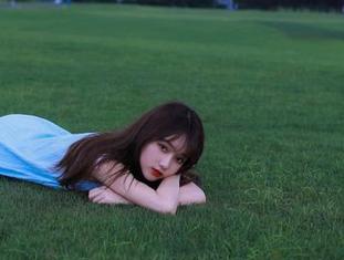 Xiuren秀人网 – 走进梦然同学的白裙世界，精彩写真资源带你感受清新气息！