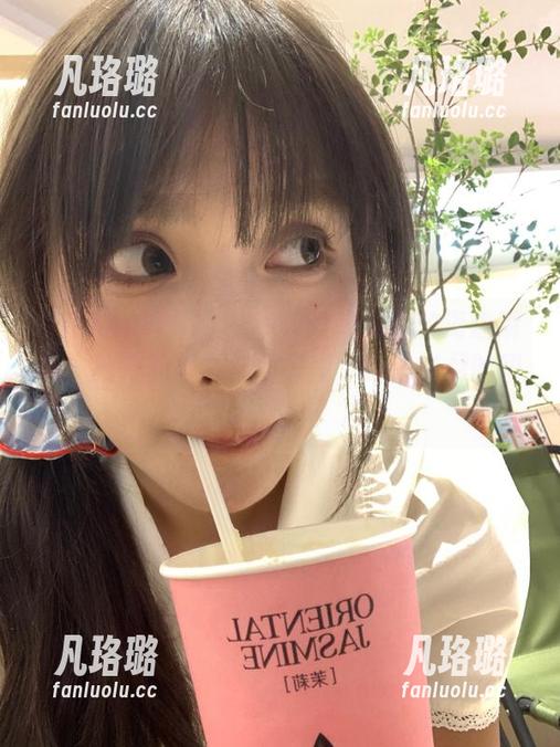 Xiuren秀人网-汐汐爱吃草莓 Xiuren秀人网 - 汐汐爱吃草莓的海边瞬间:独特的写真作品原图,记录岁月的印记