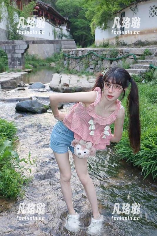 Xiuren秀人网 - 揭秘王馨瑶Yanni的裸足写真作品，感受自然之美的无尽魅力