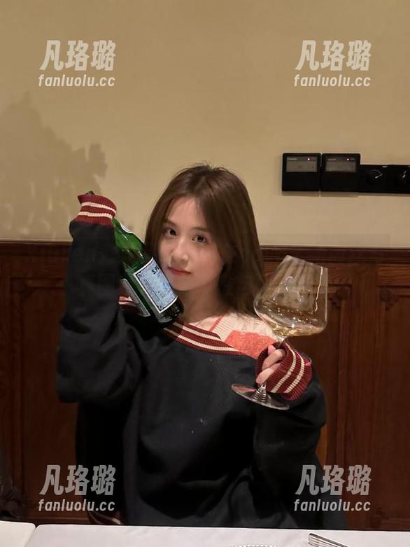 Xiuren秀人网 - 赵惟依coco全新肉丝写真图集，绽放个性与风格之美