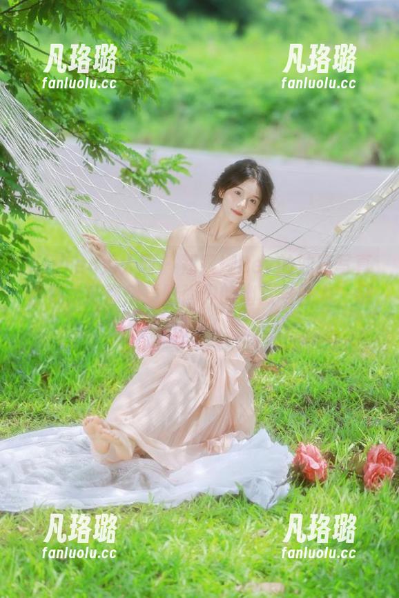 Xiuren秀人网 - 郑颖姗Bev的油亮写真合集，带你感受时尚界的幽默与魅力，别错过！