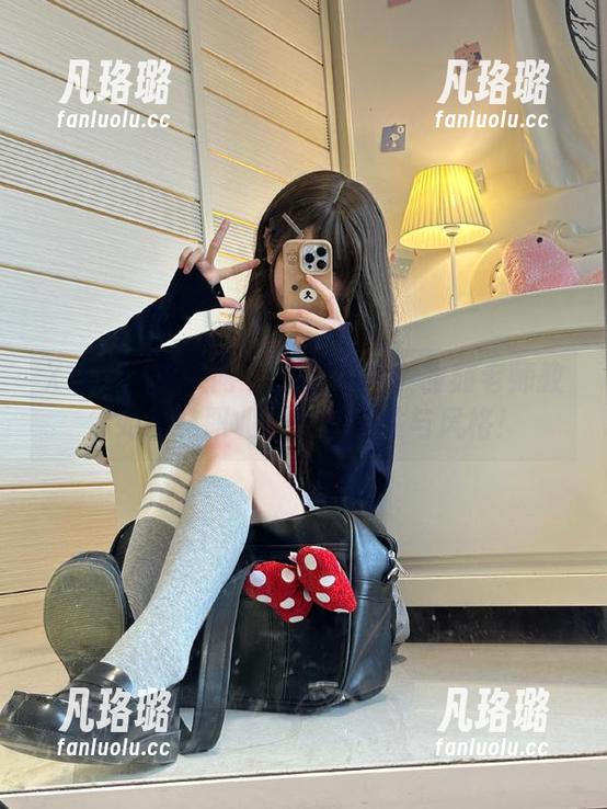 Xiuren秀人网 - 精选图片：雅茹老师教你如何将职业装穿出个性与风格！